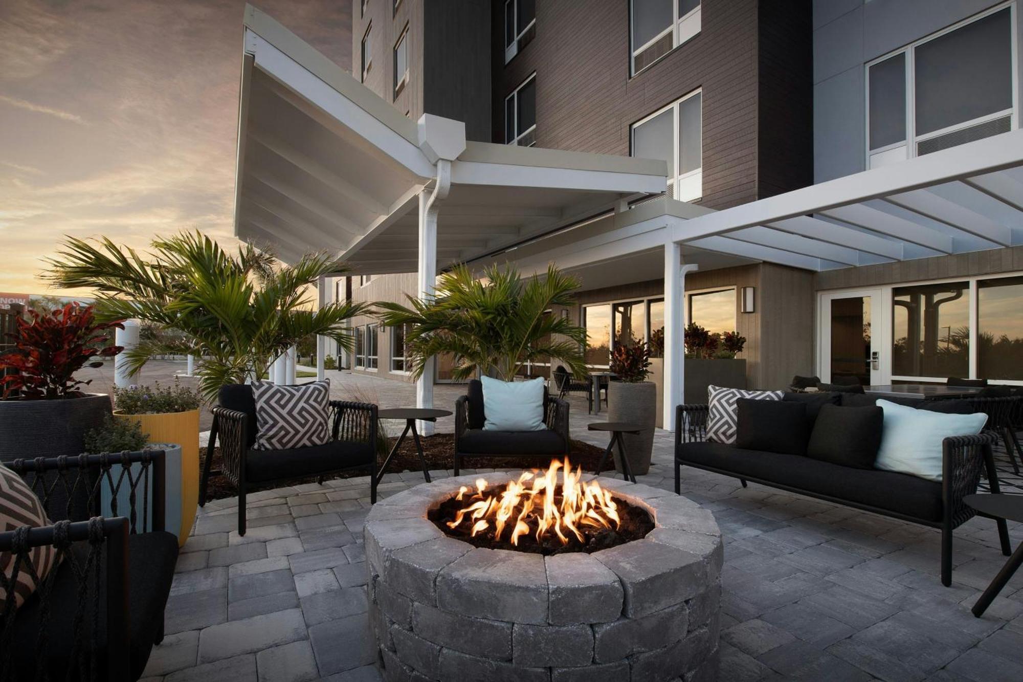 Towneplace Suites By Marriott Fort Myers Gulf Coast Esterno foto
